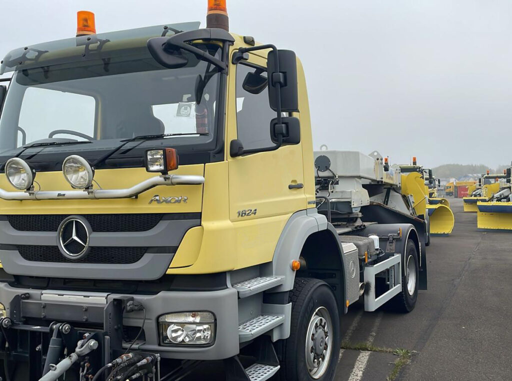 Mercedes-Benz Axor 1824 4×4 Tractor Units for sale